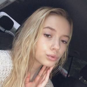 Meet your Posher, Bella